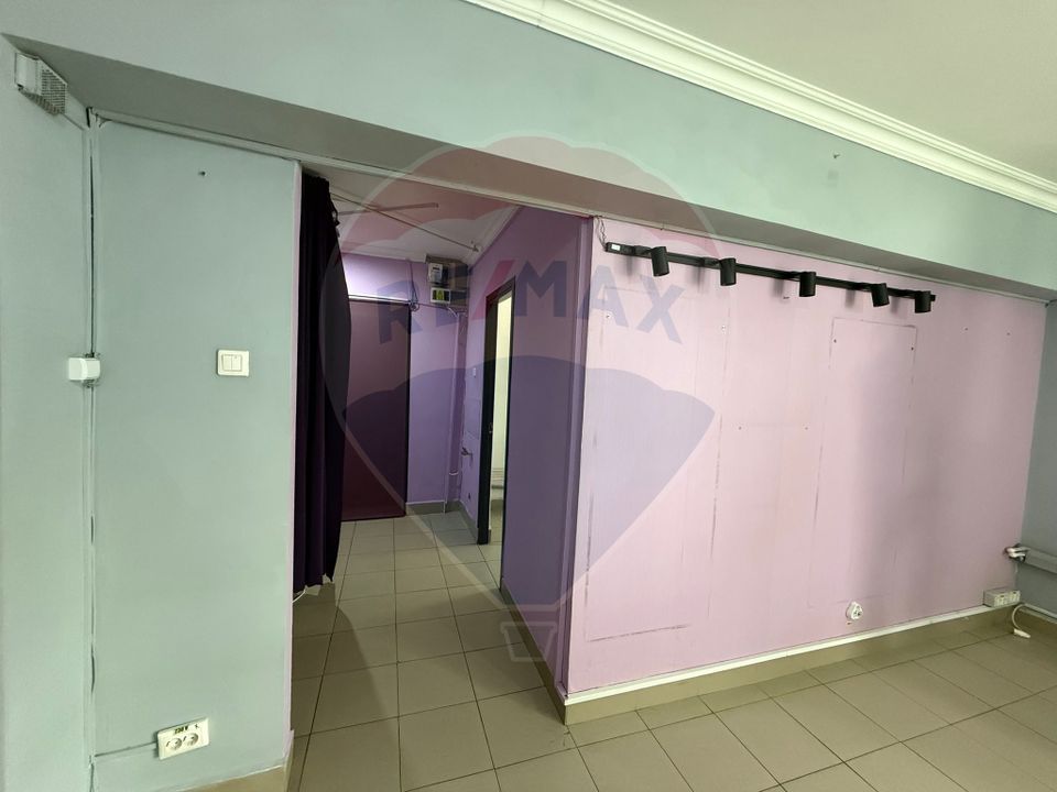 Spațiu comercial stradal 61 mp, Bd. Chisinau - vitrina si acces direct