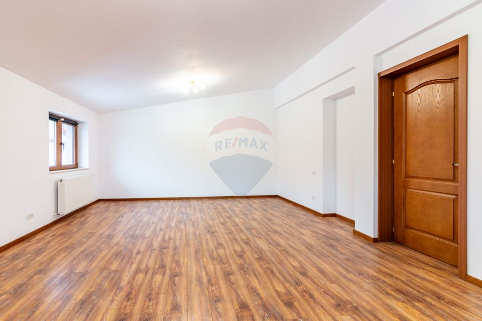 4-5 Bedroom Villa in Floreasca | Ideal for Residential or Office