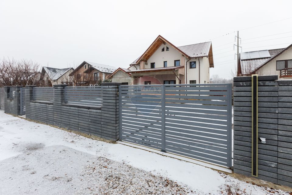 Casă / Vilă cu 4 camere de vânzare în Cartier - Gheraiesti
