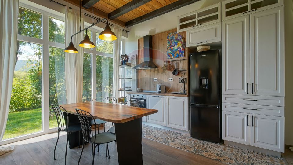 Casă de vacanță superbă -Cheile Râșnoavei- liniște, natură și confort!