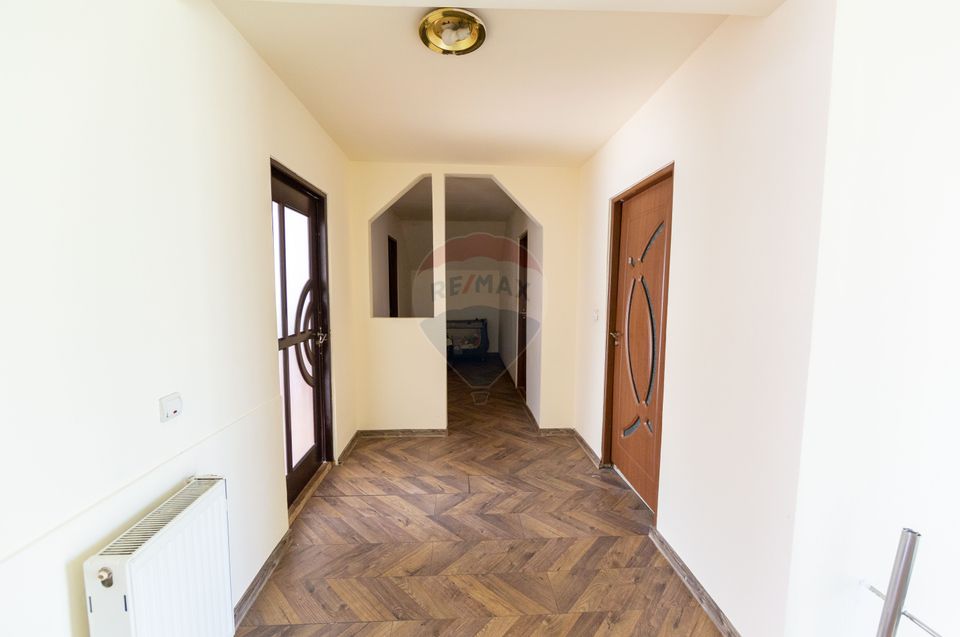 Casă individuala cu priveliste, 5 dormitoare, teren generos Baciu