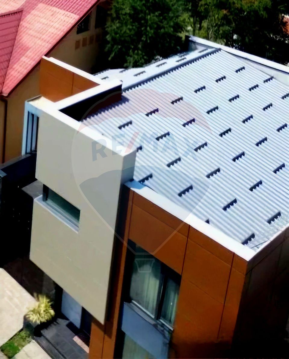 Casă / Vilă cu 4 camere de vânzare în zona Central