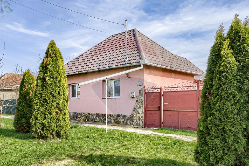 Casă 3 camere de vanzare 1440 mp teren Misca,judetul Arad