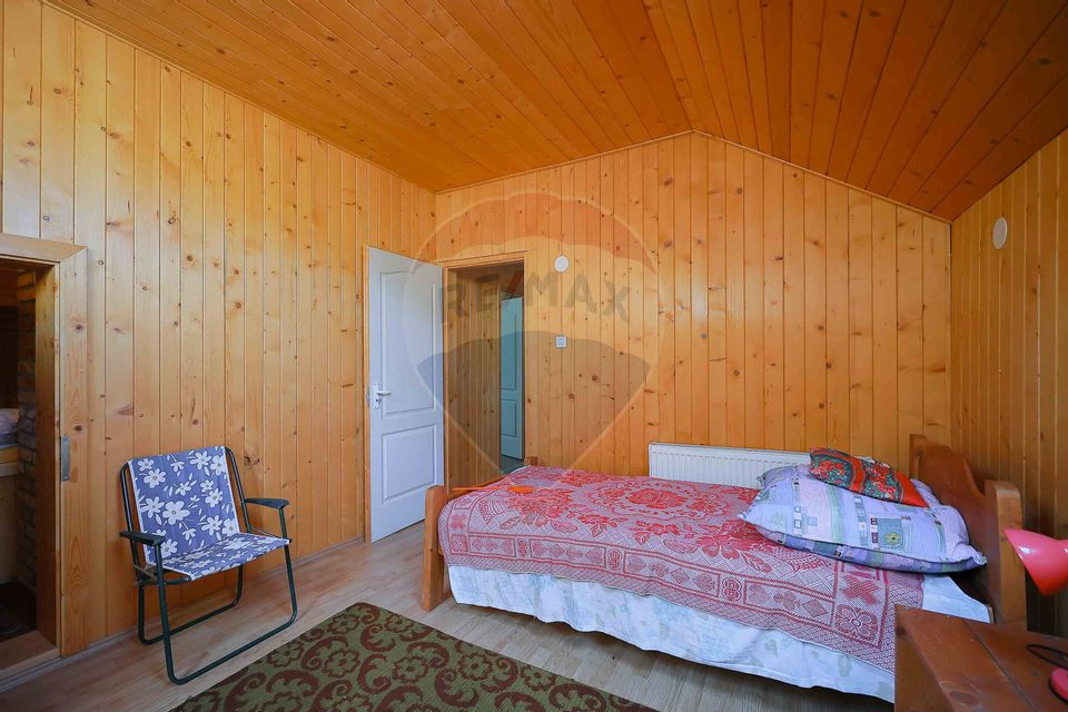 De vânzare Casǎ de Vacanțǎ cu 3 camere, teren 1146 mp, Budureasa