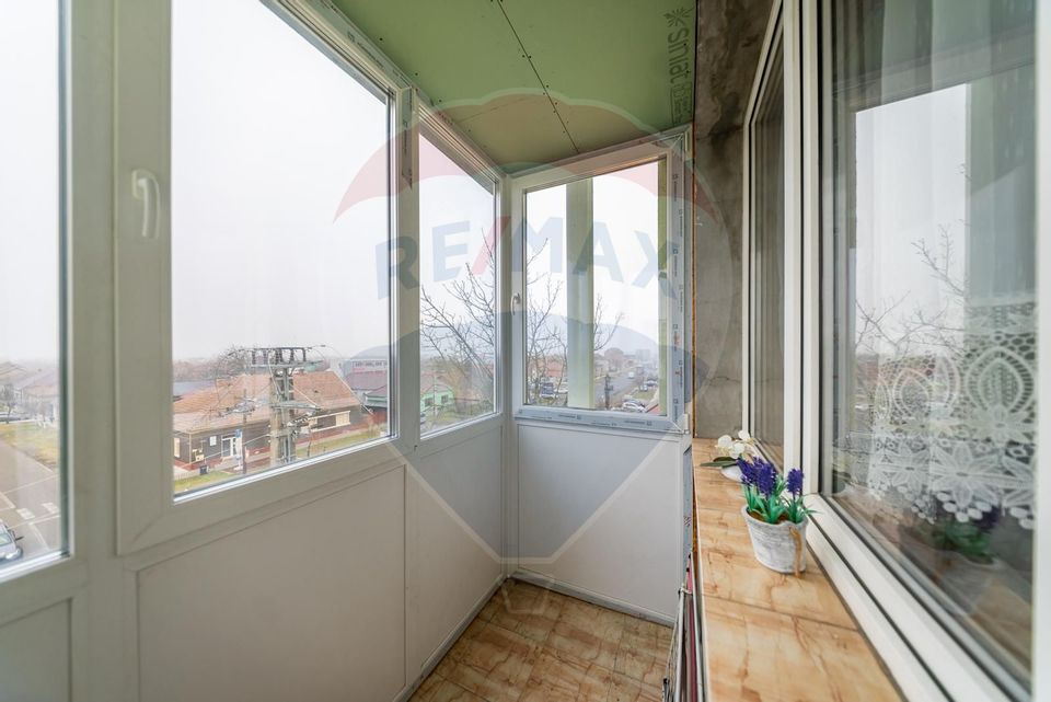 Apartament de vânzare 3 camere Chisineu Cris