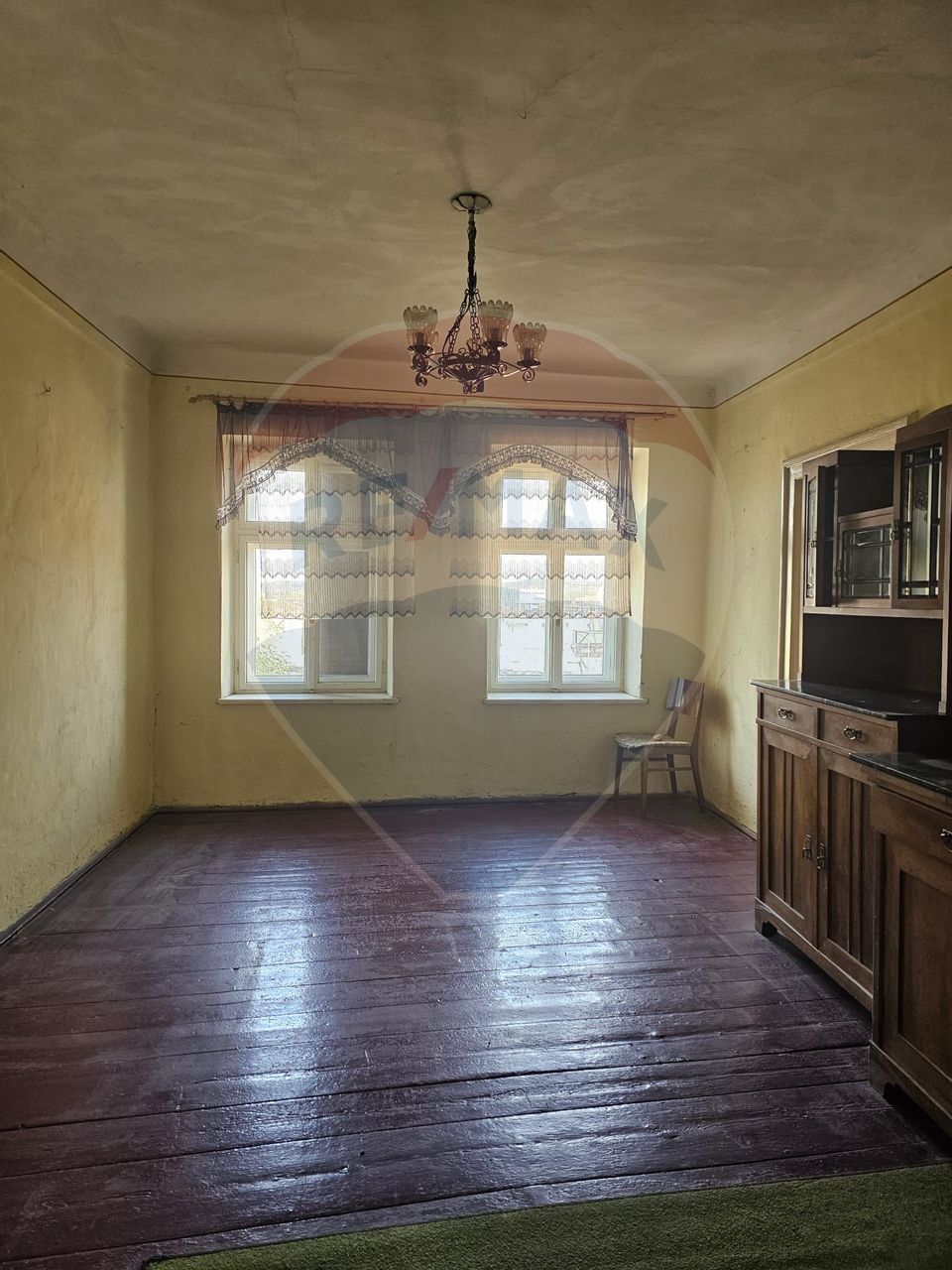 APARTAMENT  CU 3 CAMERE DE VANZARE IN ZONA CENTRALĂ