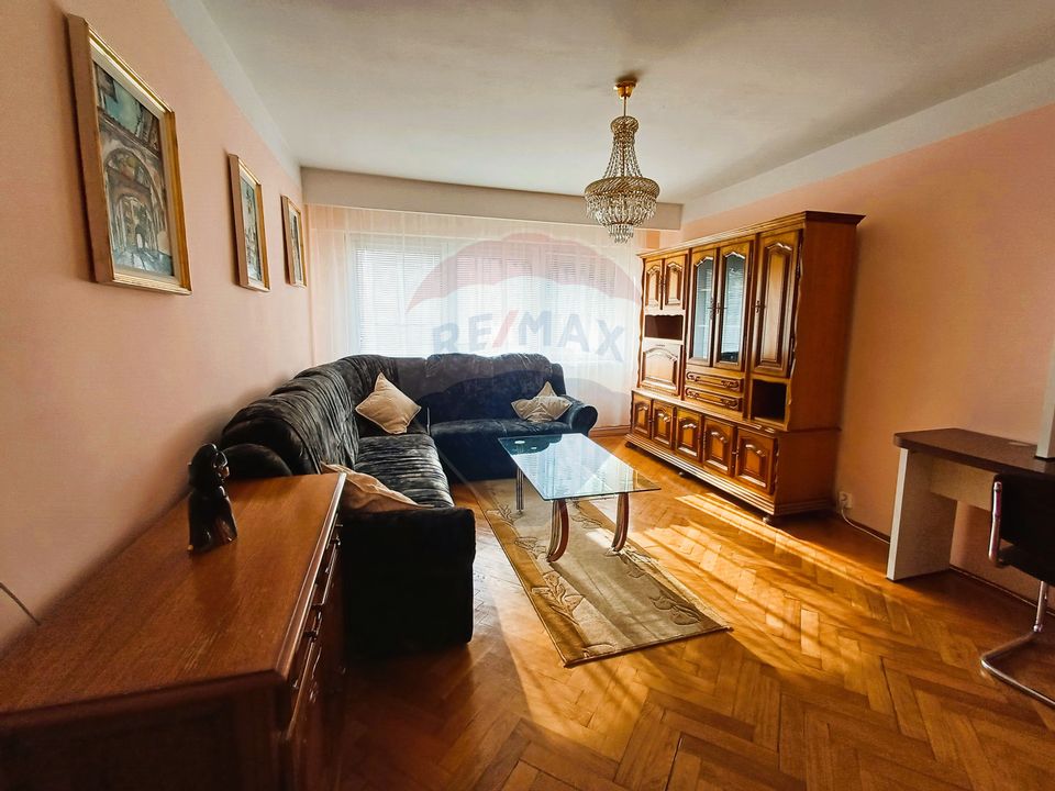 Apartament cu 3 camere de închiriat în zona Mihai Viteazul