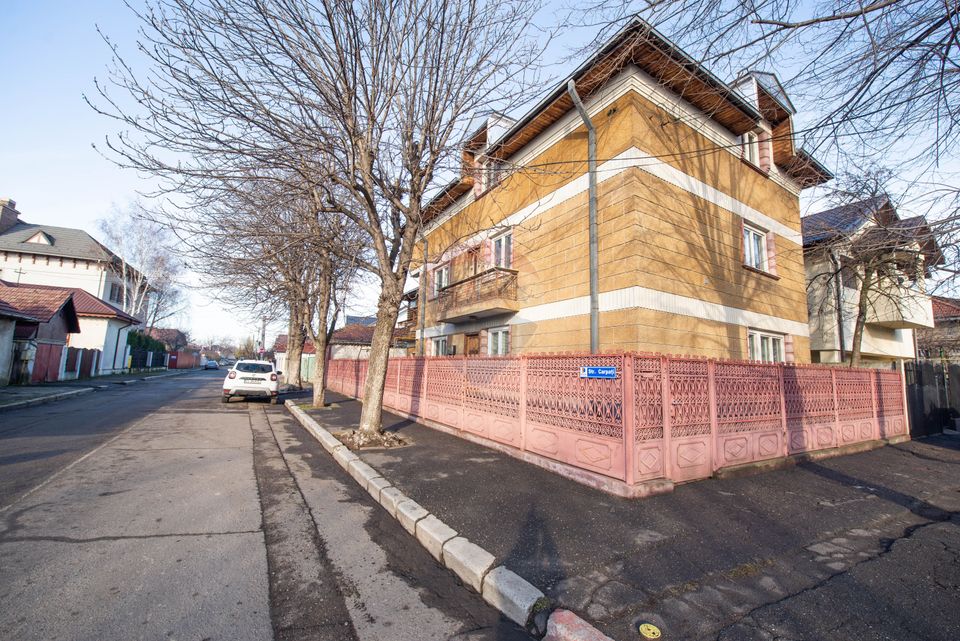 Casa individuala cu 7 camere, de vanzare 250 mp utili,  Buzau