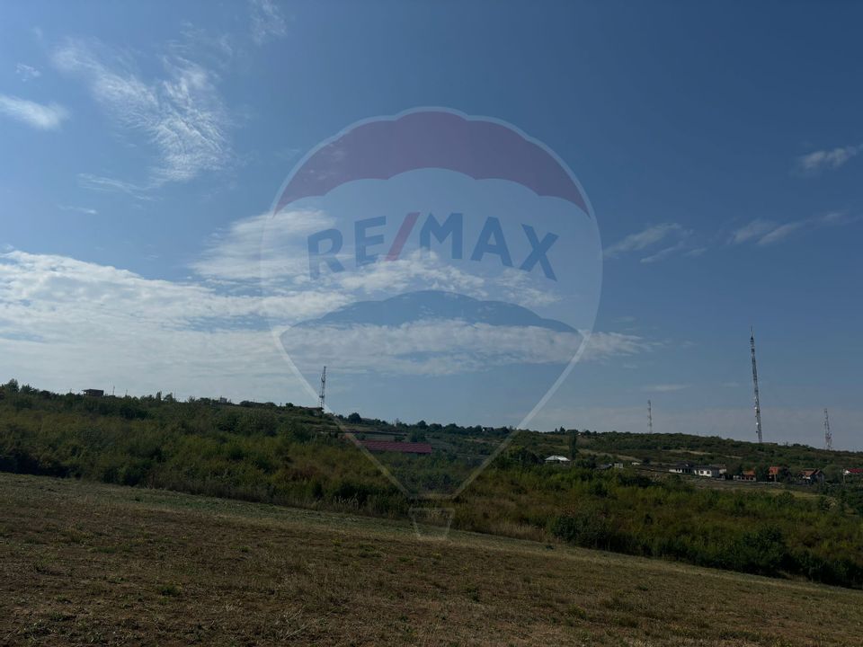 Teren de Vânzare, Intravilan, 5511 mp, în Zona de Dealuri cu Panoramă