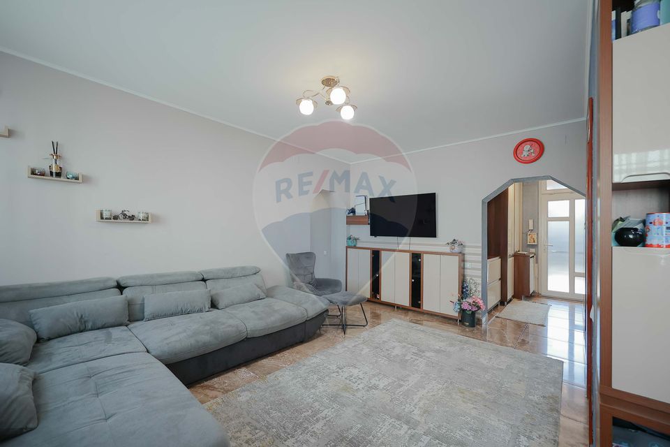 De vânzare Apartament cu 4 camere, lângă Podul Centenarului