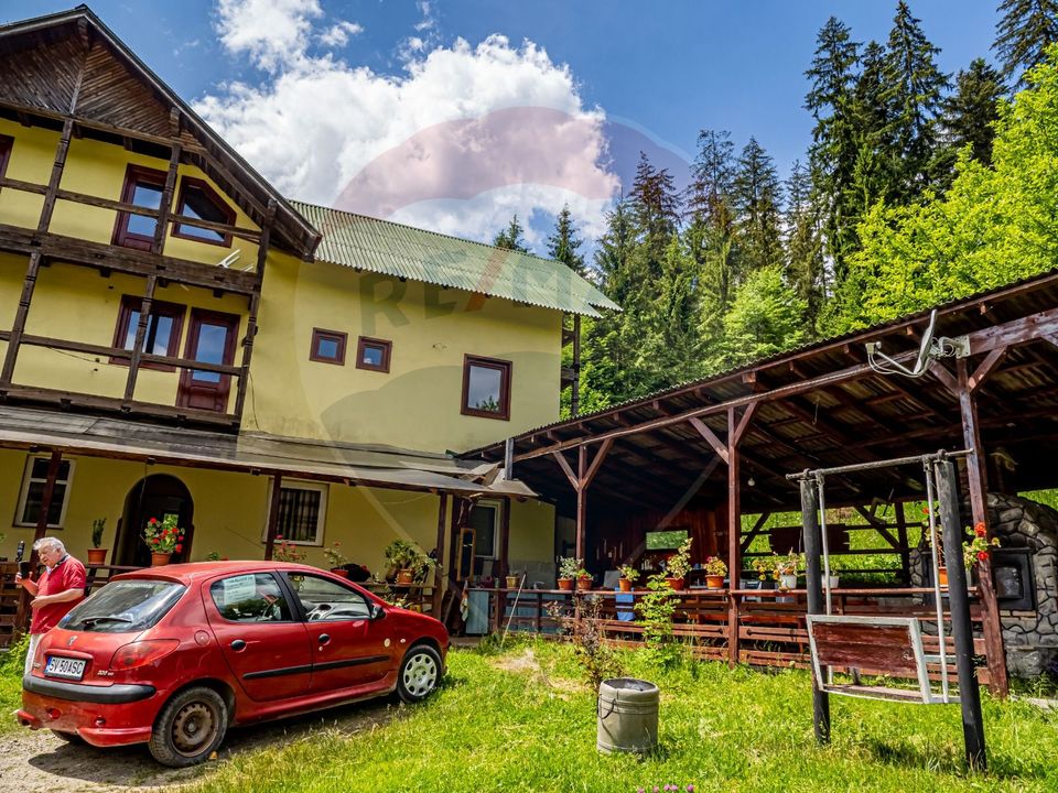 Vila / Pensiune cu 20 camere de vânzare în Câmpulung Moldovenesc, SV