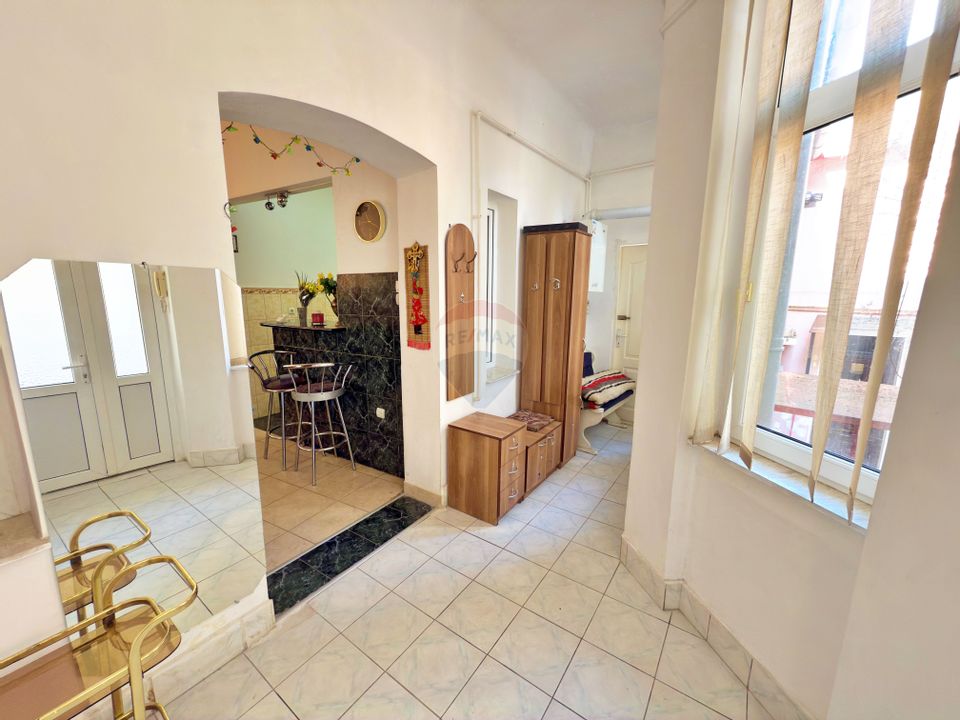 Apartament cu 2 camere de vânzare în zona Ultracentral