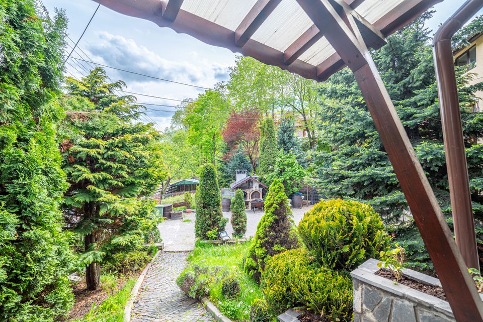 Proprietate deosebită de vânzare în Bușteni - Pensiune + Duplex