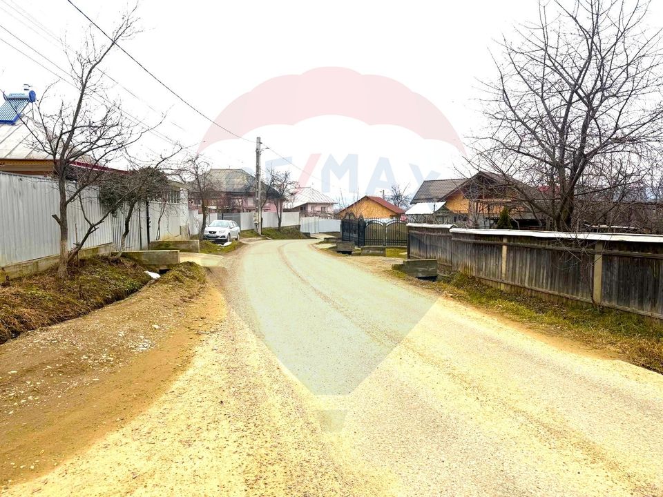 Casă 3 camere de vânzare – Gârleni, sat Lespezi, Str. Frunzei