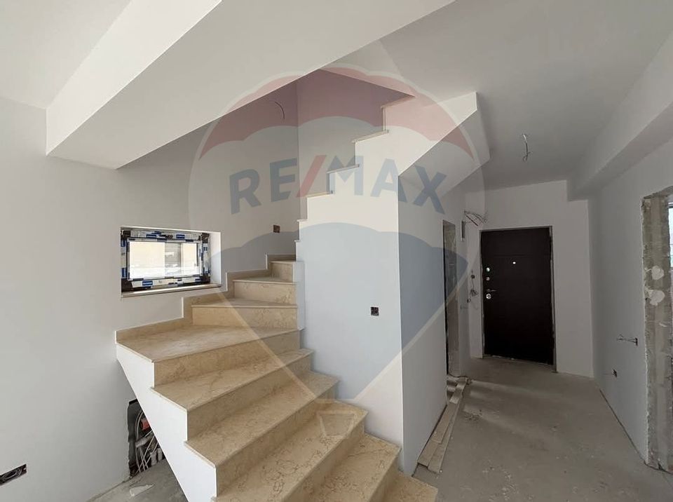 House for sale with 5 rooms and courtyard – Bragadiru