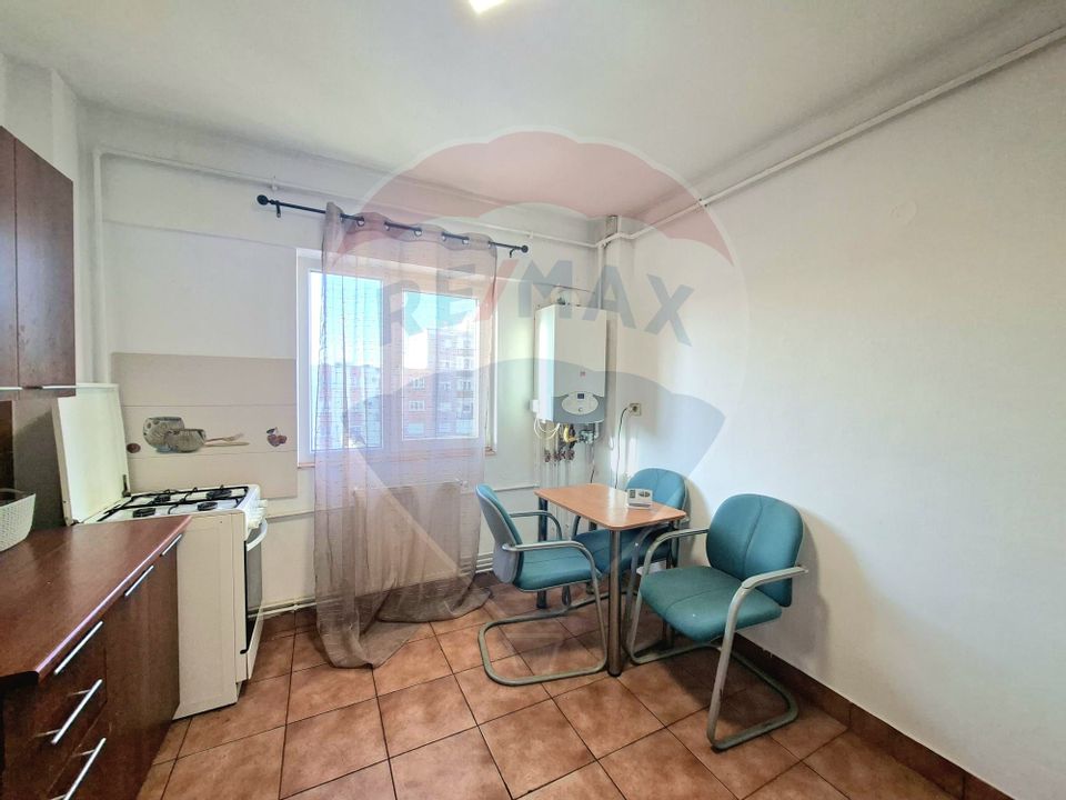 Apartament cu 3 camere de închiriat în zona Micalaca