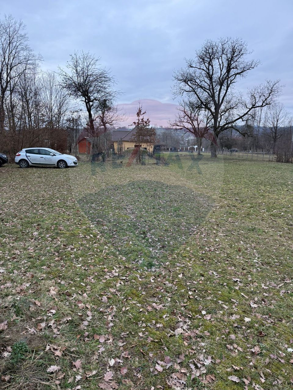 Teren intravilan cu priveliste de vanzare in Rus