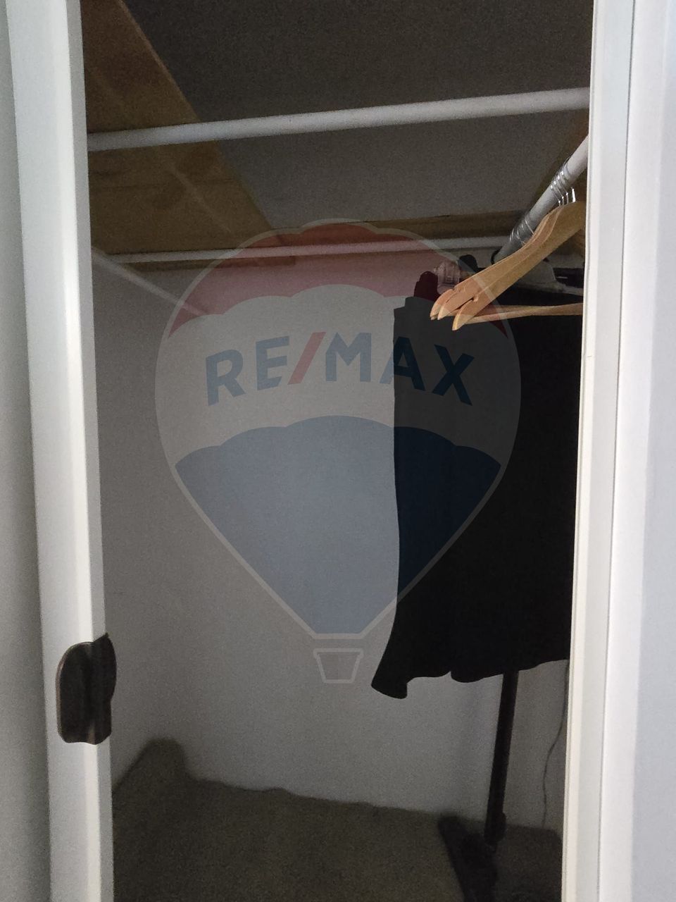 DE INCHIRIAT Apartament cu 2 camere în zona Pajura