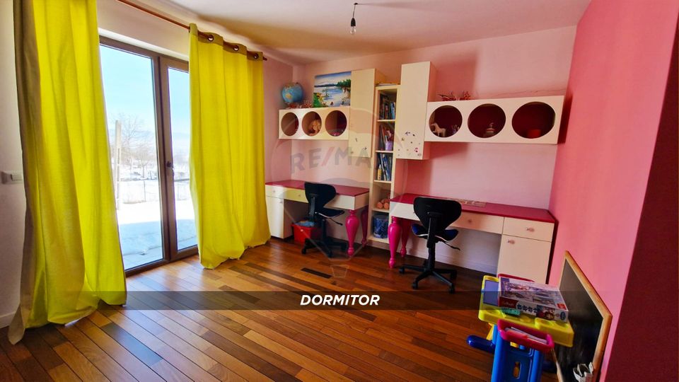 Casă la cheie, proprietate deosebită în Buzești, P+E și teren 3657 mp