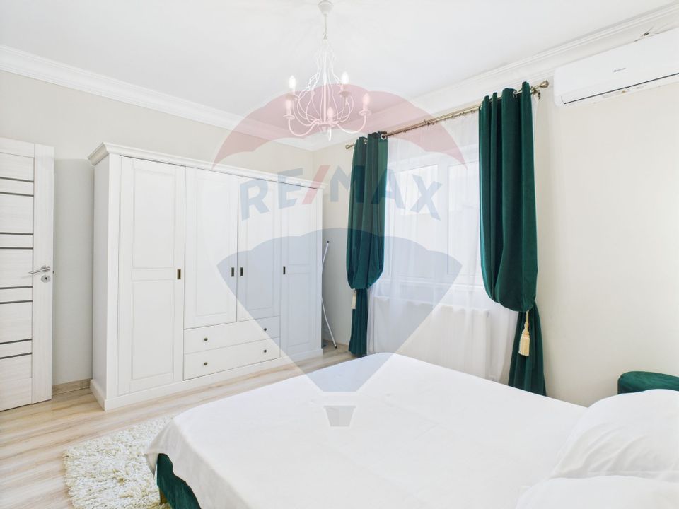 De vanzare | LUX |  Navodari | 3 camere | 300m plaja |