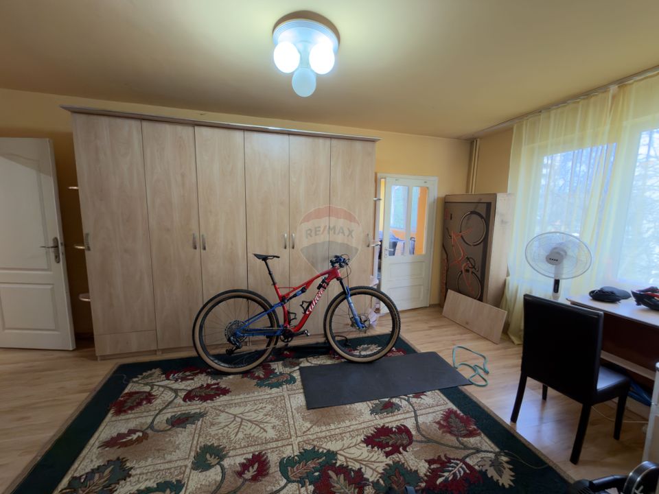 Apartament cu 4 camere de închiriat în zona Rogerius