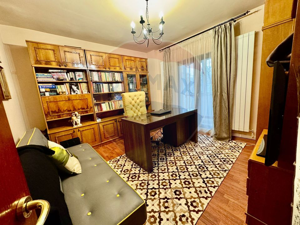 Apartament cu 3 camere de vânzare în zona Rovine