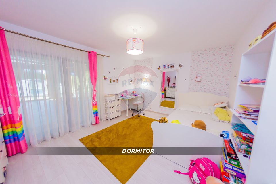 DE VANZARE Casa de Familie cu Piscina si Mult Spatiu Exterior