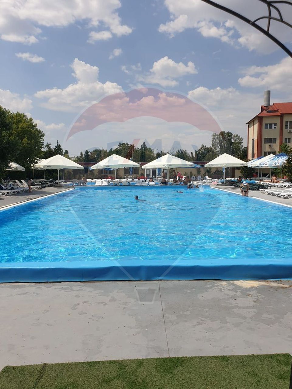 Hotel de vanzare la cateva minute de Podul Mogosoaia –Cu 40 de camere