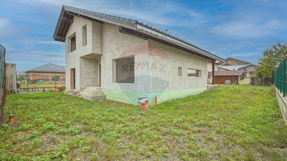 Casă spațioasă la gri, 4 camere, 3 băi, teren 500 mp – zona Bartolomeu