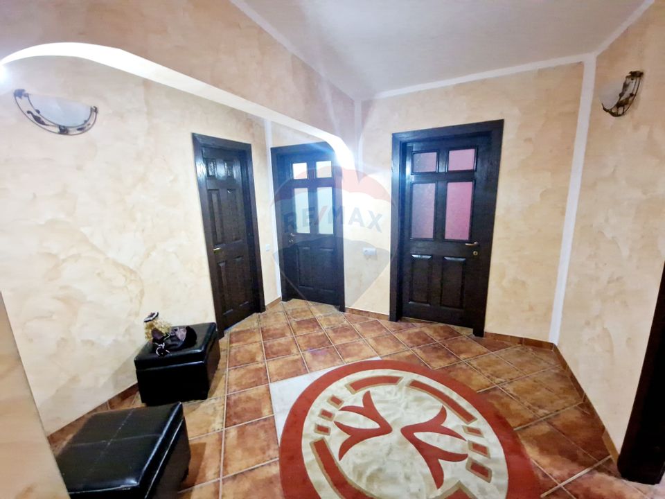 Apartament cu 3 camere de vânzare în zona Darmanesti