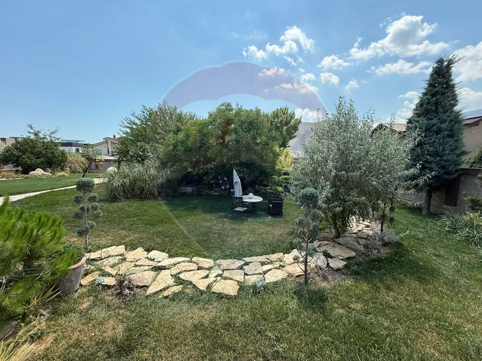 Vila cu piscina si teren 2350mp de vanzare in Mamaia Sat