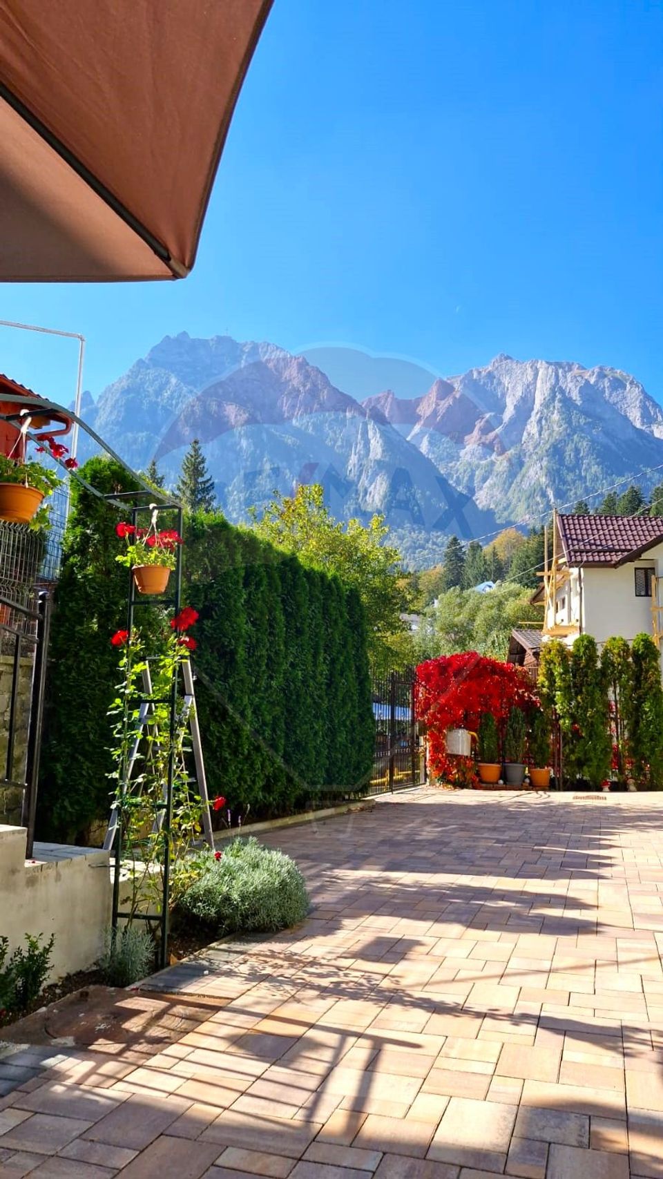 Hotel / Pensiune cu 11 camere de vânzare în zona Sud-Est