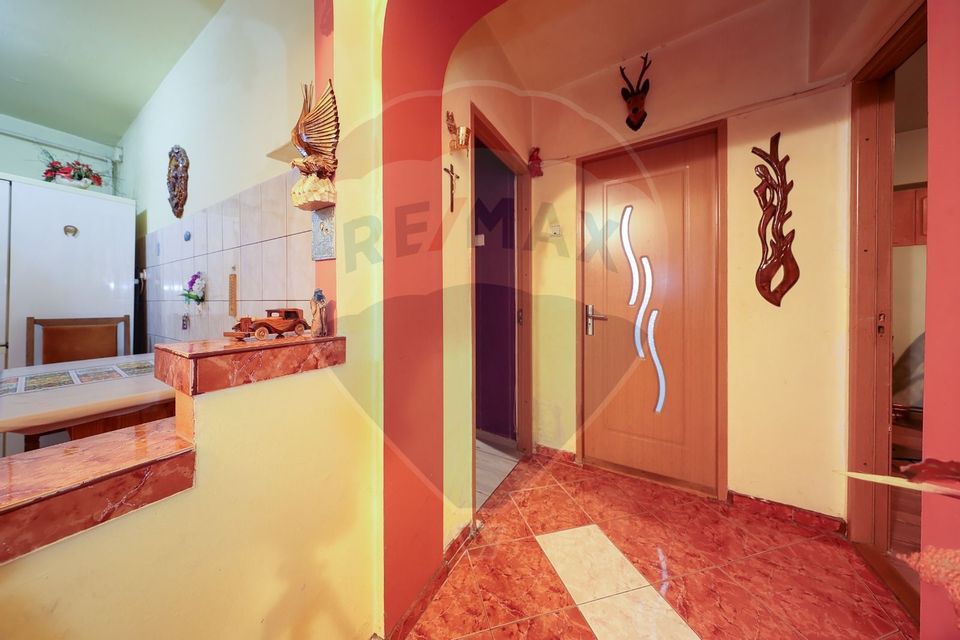 Apartament decomandat de vânzare în zona Tractorul