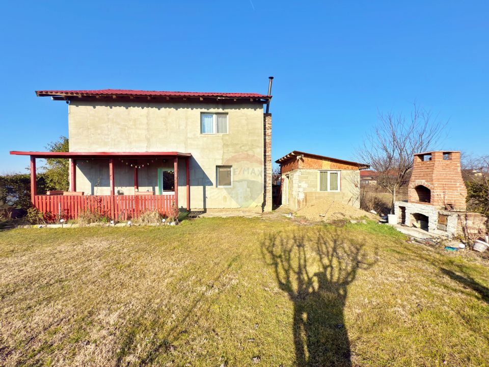 Casă cu 4 camere de vânzare în Vladimirescu, jud. Arad