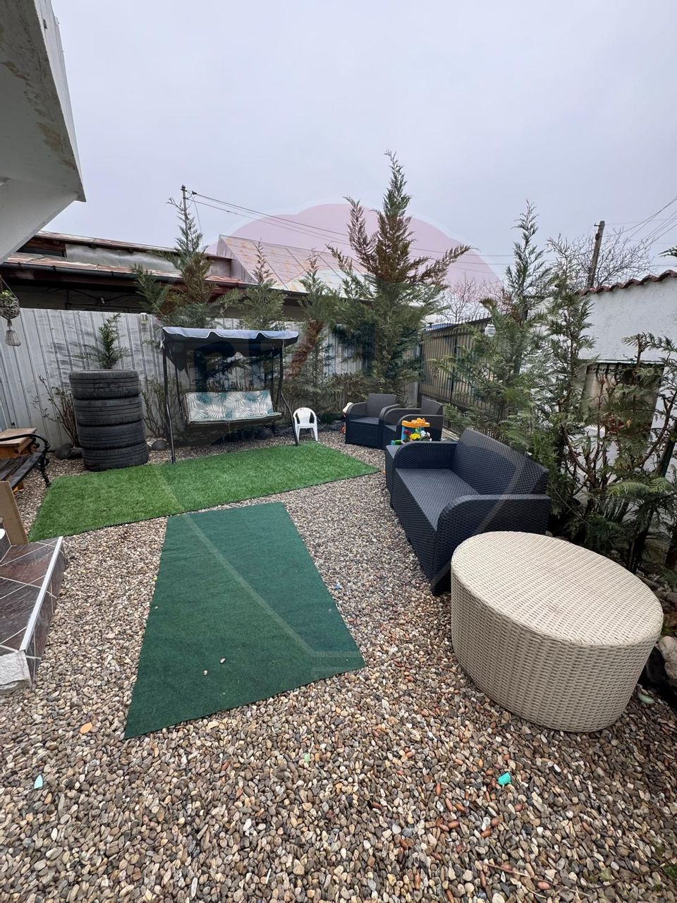 Casă / Vilă cu 8 camere de vânzare în zona Est