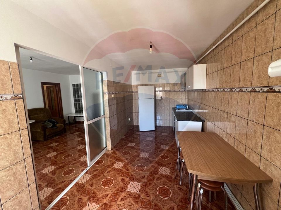 Apartament 3 camere în zona Sud-Vest ROMPETROL
