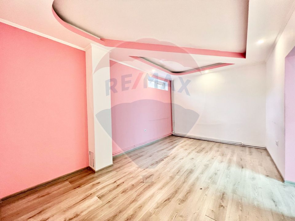 175sq.m Commercial Space for rent, Decebal area