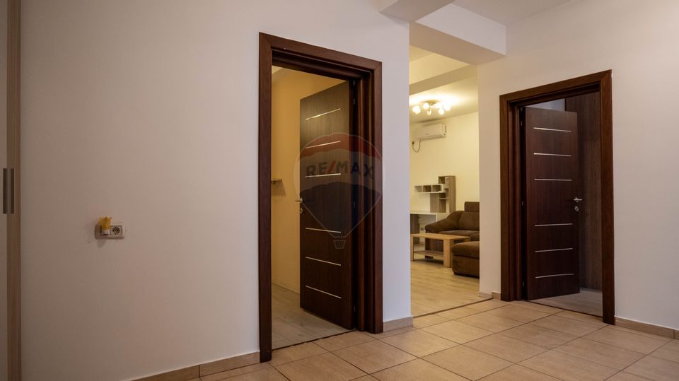 Vanzare apartament 3 camere, in vila cu curte si terasa, Fundeni