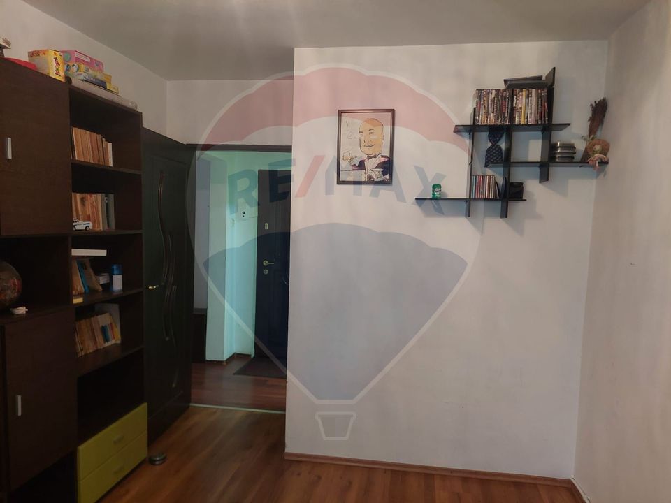 Apartament de inchiriat 4 camere decomandat Bacau