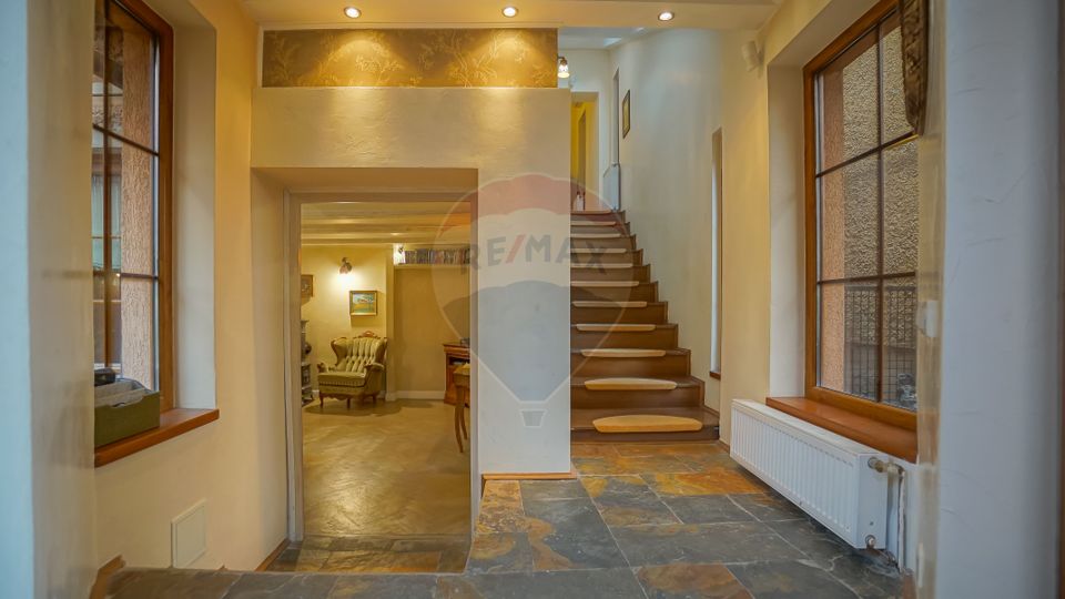 REZERVATA ! Caminul ideal, casa si curte frumos amenajata, Brasov