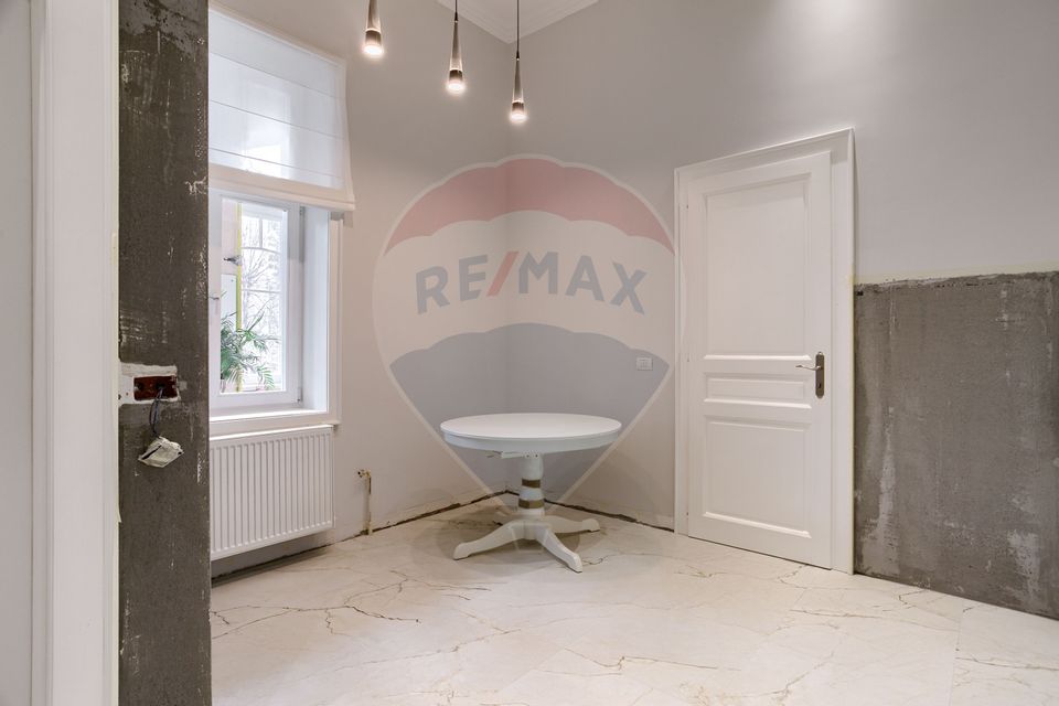 Apartament elegant într-o clădire istorică – Piața Mică, Arad