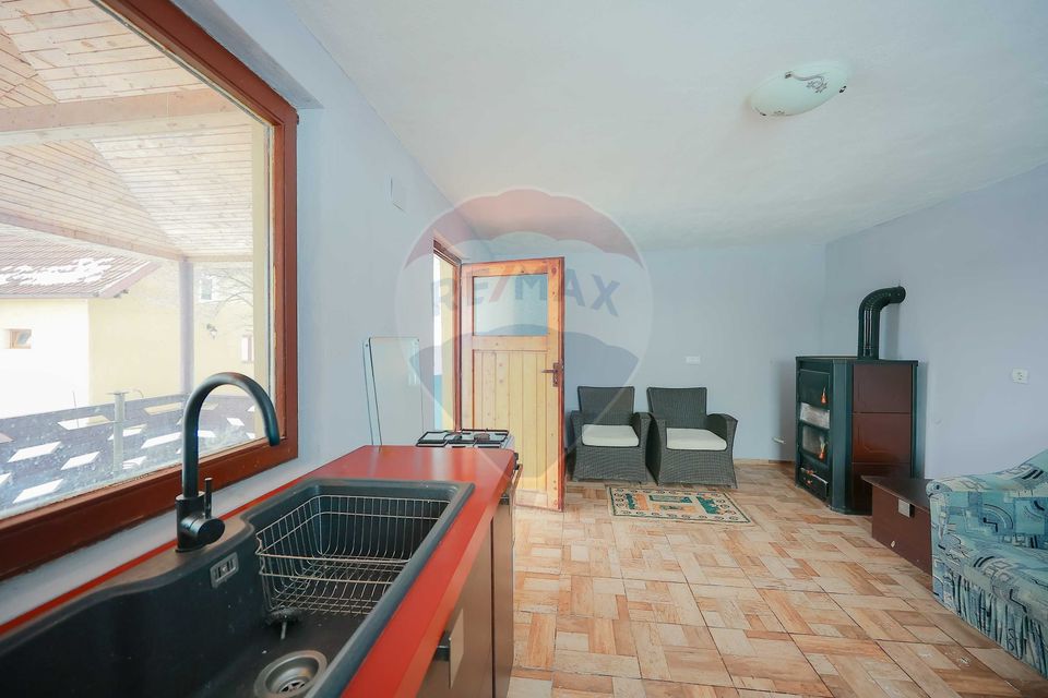 Casă cu 4 camere din cărămidă, de vânzare în zona Bratca-Damiș