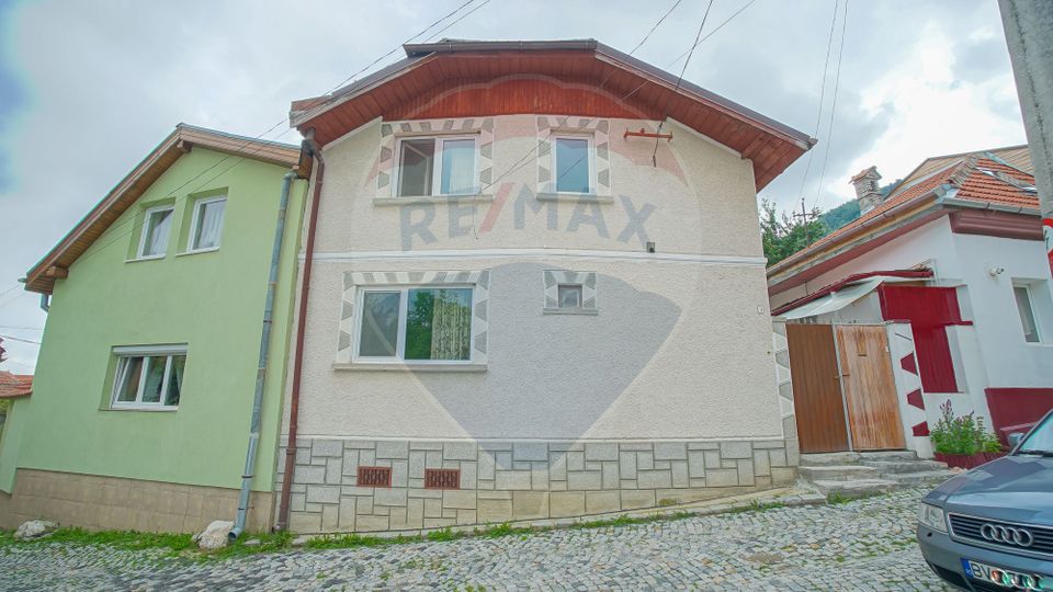 Vanduta!  Casă solidă și cu potențial, cu 4 camere și terasă în Schei