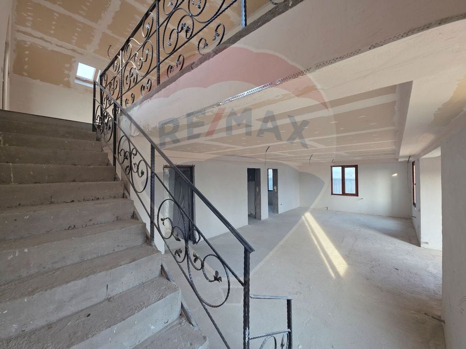6 room House / Villa for sale, Izvoare area