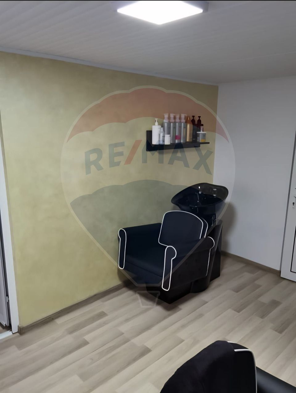 80sq.m Commercial Space for rent