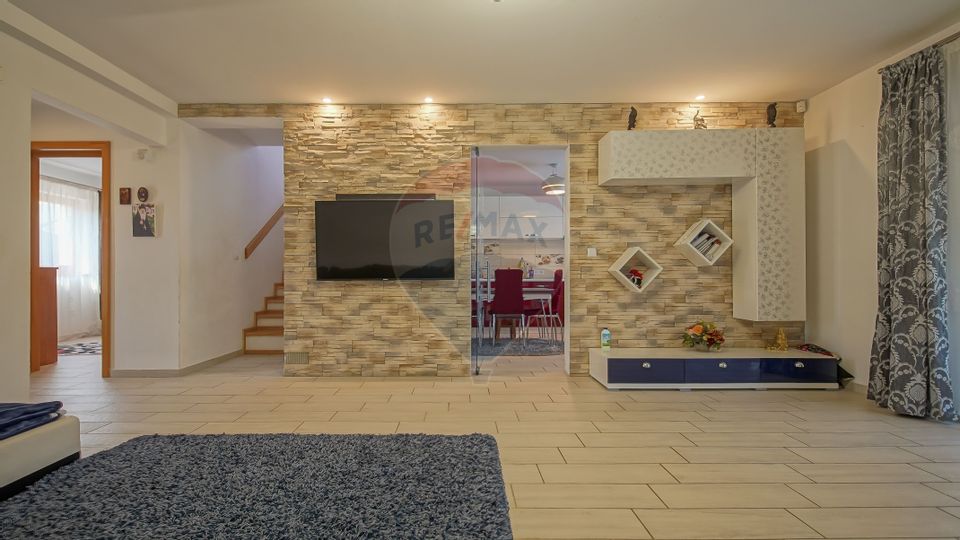 5 room House / Villa for sale