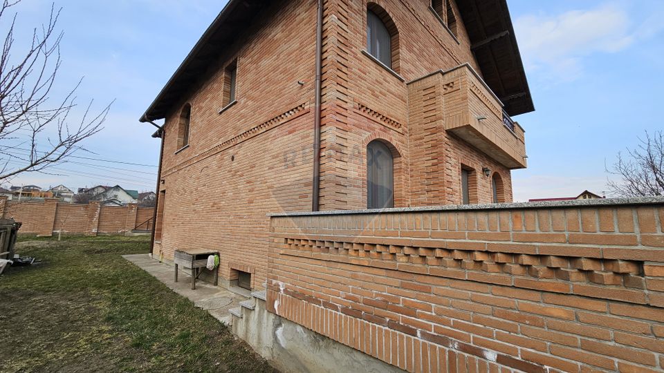 Casă / Vilă de lux, Scheia, Suceava