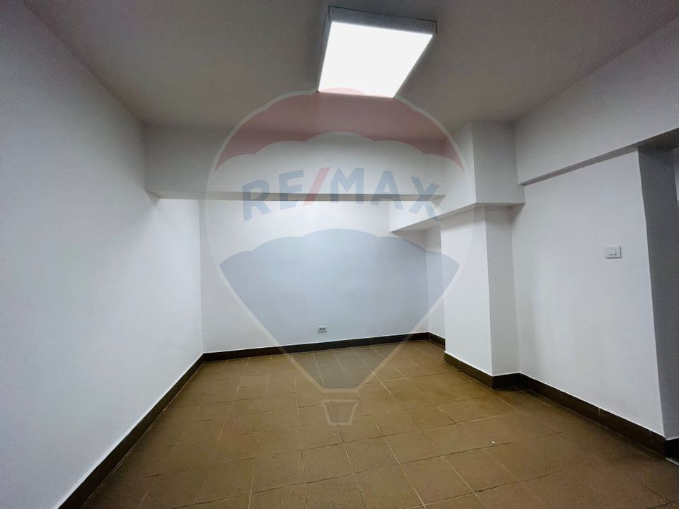 95sq.m Commercial Space for rent, Ultracentral area