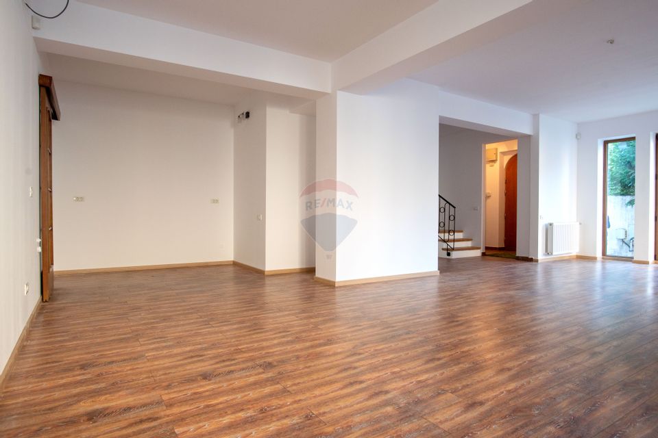 4-5 Bedroom Villa in Floreasca | Ideal for Residential or Office