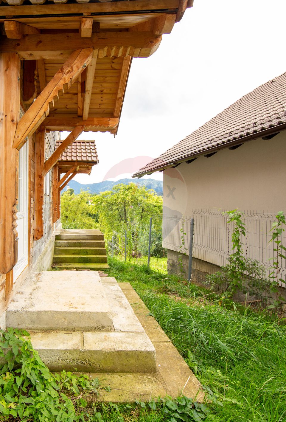 Duplex spațios – oportunitate pentru dezvoltatori sau două familii